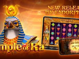 Jurassic Kingdom slot game interface showing five reels and payline grid